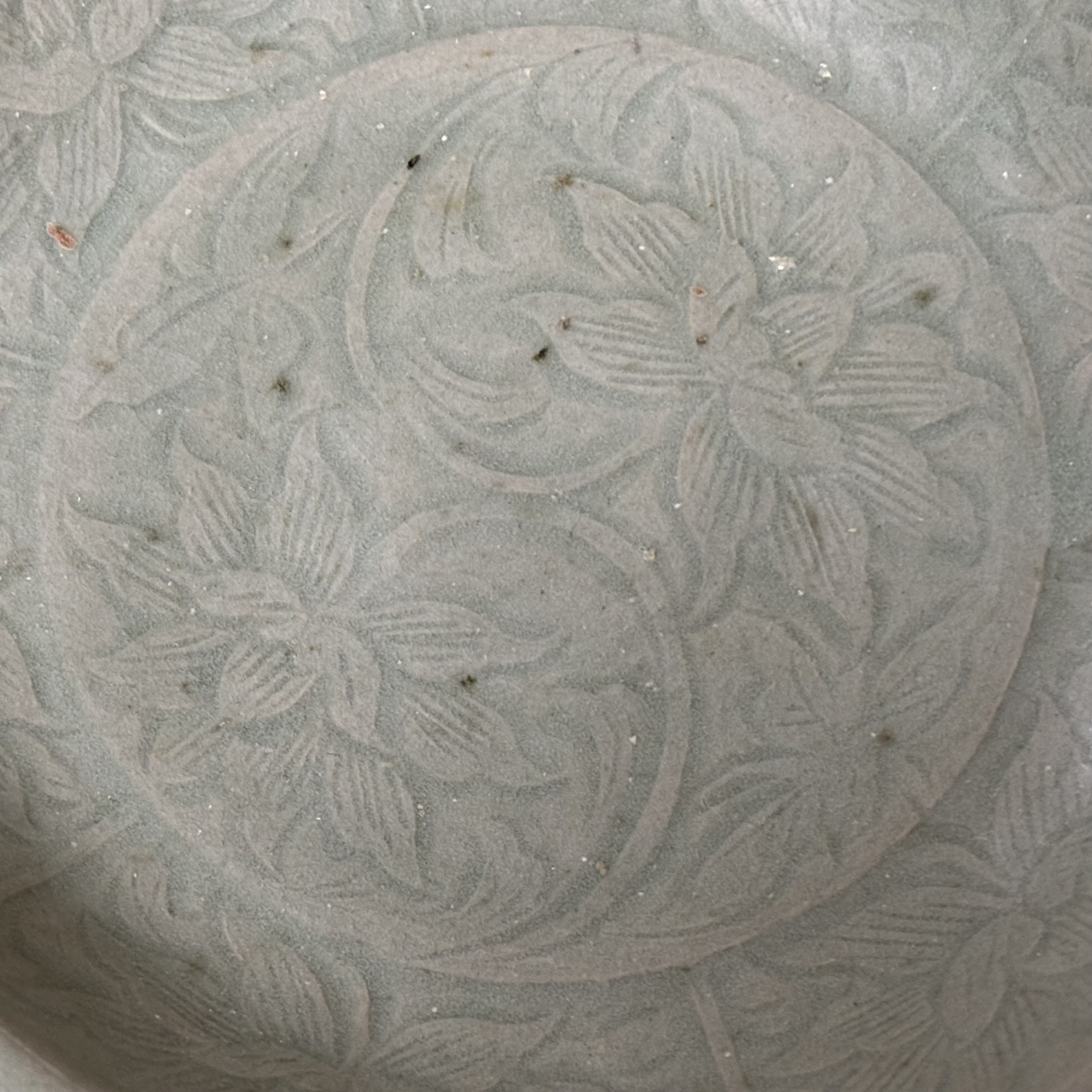 高麗青磁陽刻蓮文皿 12c